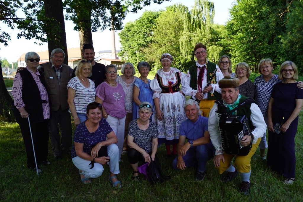 s Jarošovskou krojovou družinou